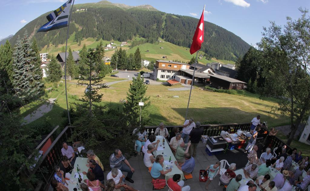 Chalet-Hotel Larix Davos Bagian luar foto