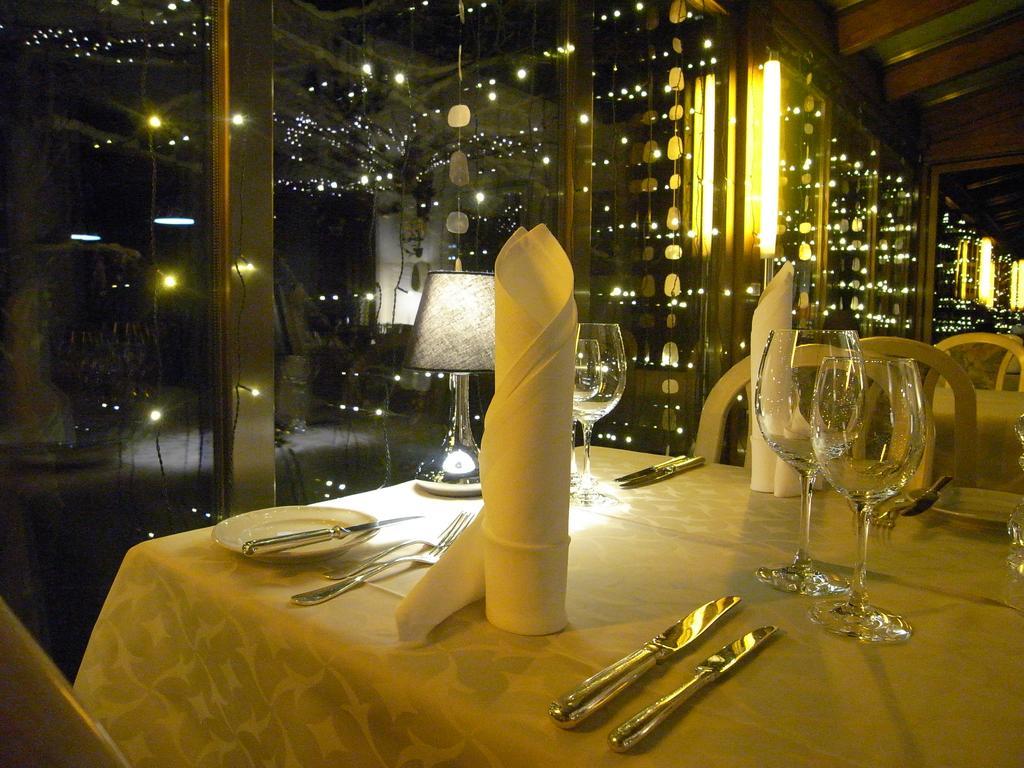 Chalet-Hotel Larix Davos Bagian luar foto